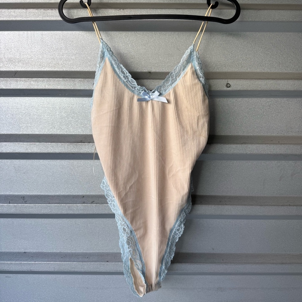 NWT MOLLY GREEN JULIETTE OFF WHITE BODYSUIT BLUE CREAM SZ SMALL S